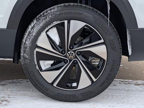 Pure White 2026 Volkswagen Taos SE