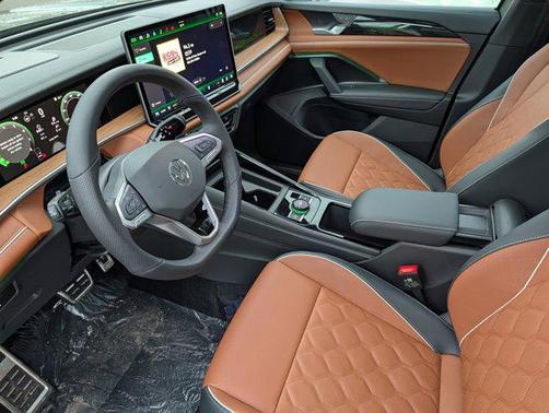 Avocado Green w/Deep Black Roof 2026 Volkswagen Tiguan 2.0T SEL R-Line 4MOTION