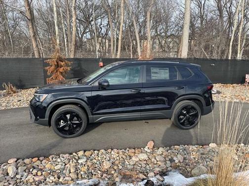 2025 Volkswagen Taos 1.5T SE Black