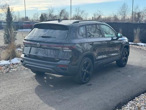 2025 Volkswagen Taos 1.5T SE Black