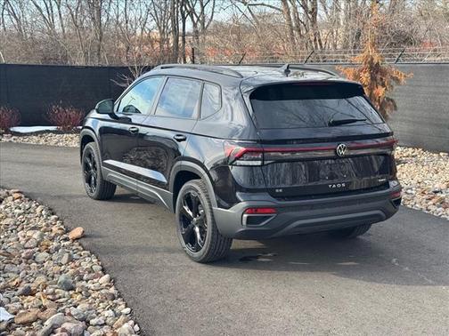 2025 Volkswagen Taos 1.5T SE Black