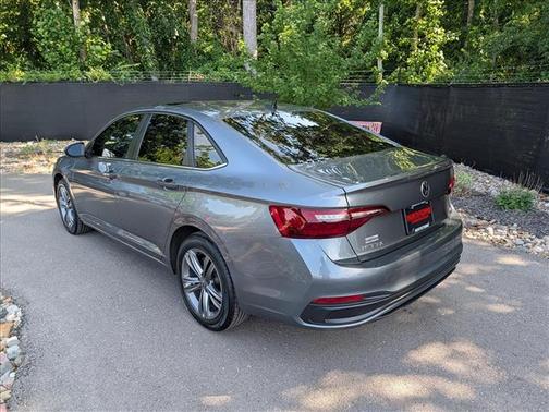 Platinum Gray Metallic 2022 Volkswagen Jetta 1.5T SE
