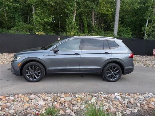 Platinum Gray Metallic 2023 Volkswagen Tiguan 2.0T SE