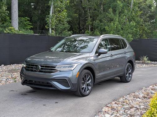 Platinum Gray Metallic 2023 Volkswagen Tiguan 2.0T SE