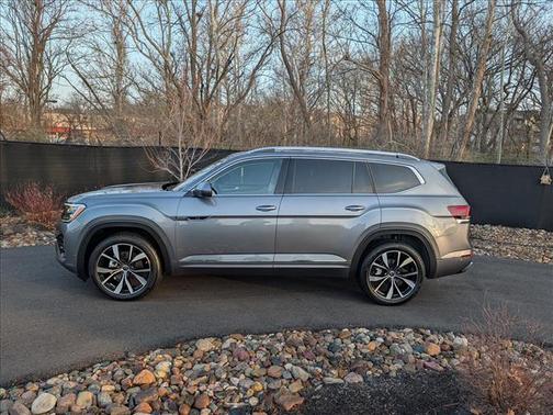 2025 Volkswagen Atlas 2.0T SEL Premium R-Line