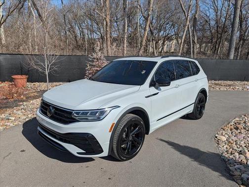 2024 Volkswagen Tiguan 2.0T SE R-Line Black