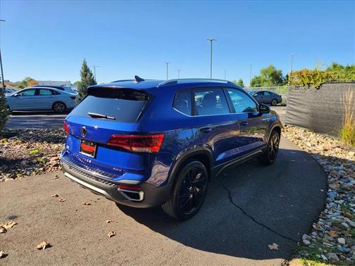 2024 Volkswagen Taos SE 4MOTION