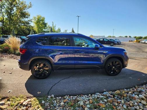 2024 Volkswagen Taos SE 4MOTION