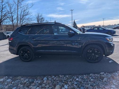 2022 Volkswagen Atlas 3.6L SE w/Technology