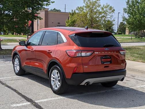 Photo 3 of 39 of 2020 Ford Escape SE