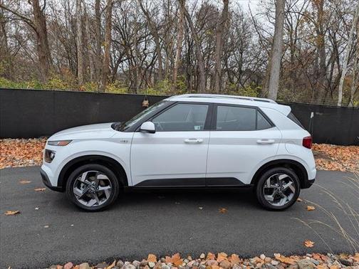 2024 Hyundai VENUE SEL