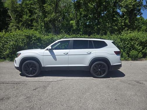 Opal White Pearl 2026 Volkswagen Atlas 2.0T SE W/TECHNOLOGY