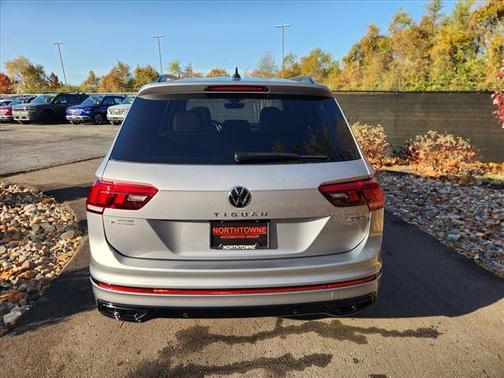 2024 Volkswagen Tiguan 2.0T SE R-Line Black