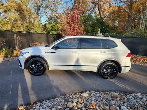 2024 Volkswagen Tiguan 2.0T SE R-Line Black