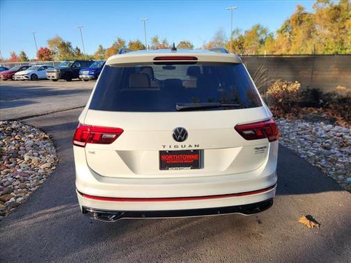 2024 Volkswagen Tiguan 2.0T SE R-Line Black