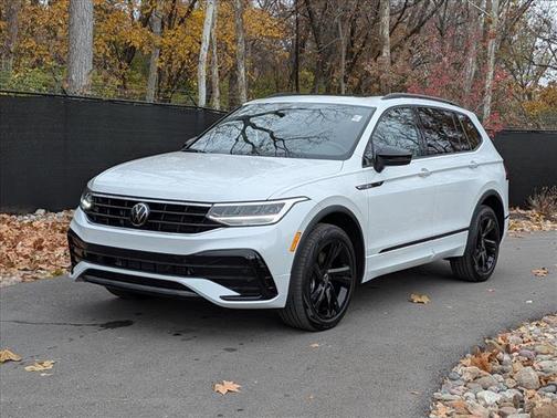 2024 Volkswagen Tiguan 2.0T SE R-Line Black