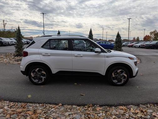 2024 Hyundai VENUE SEL