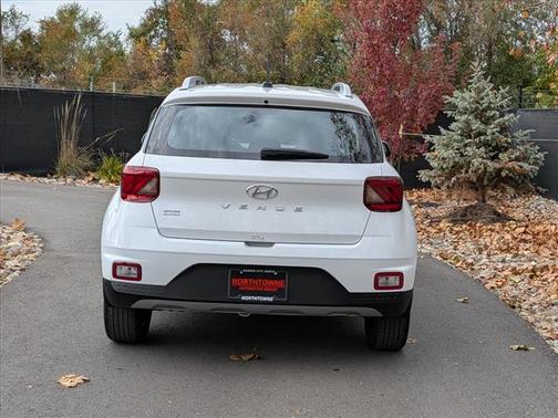 2024 Hyundai VENUE SEL