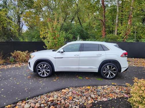 2025 Volkswagen Atlas Cross Sport 2.0T SEL Premium R-Line