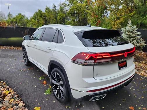 2025 Volkswagen Atlas Cross Sport 2.0T SEL Premium R-Line