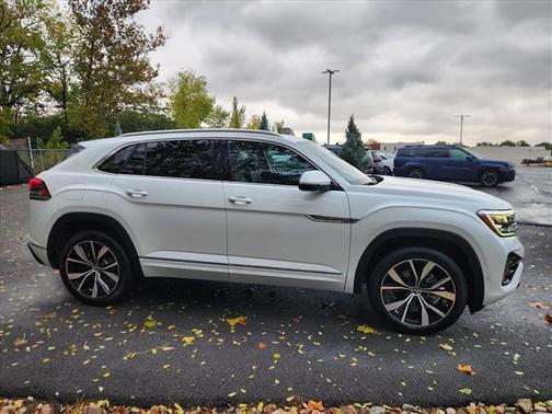 2025 Volkswagen Atlas Cross Sport 2.0T SEL Premium R-Line