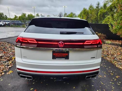 2025 Volkswagen Atlas Cross Sport 2.0T SEL Premium R-Line