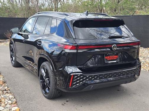 Deep Black Pearl Effect 2026 Volkswagen Tiguan 2.0T SE R-Line Black