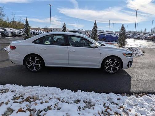 2021 Volkswagen Passat 2.0T R-Line
