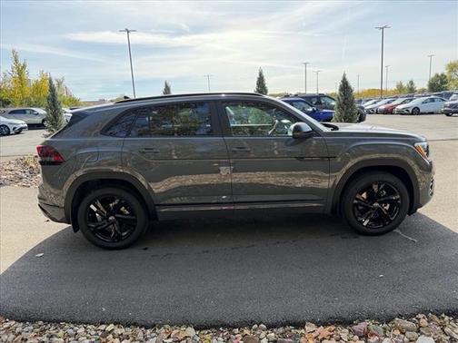 2026 Volkswagen Atlas Cross Sport 2.0T SEL R-Line Black