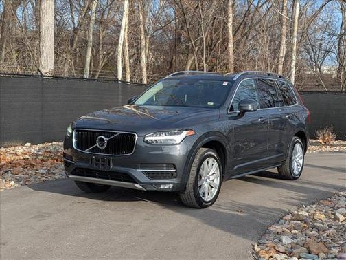 2016 Volvo XC90 T6 Momentum