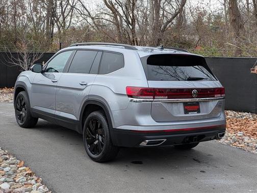 2025 Volkswagen Atlas 2.0T SE
