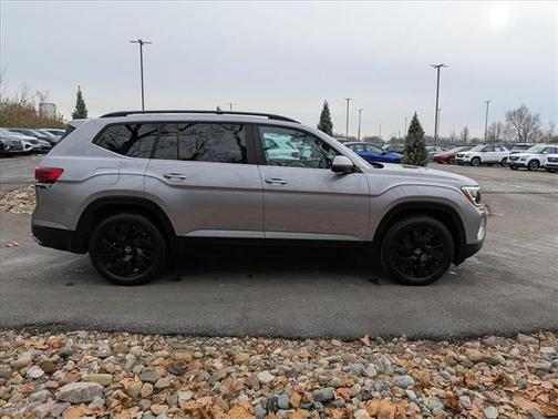2025 Volkswagen Atlas 2.0T SE