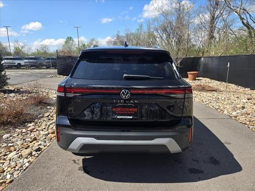 Deep Black Pearl 2026 Volkswagen Tiguan 2.0T S