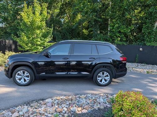 Deep Black Pearl Effect 2019 Volkswagen Atlas 3.6L SE w/Technology