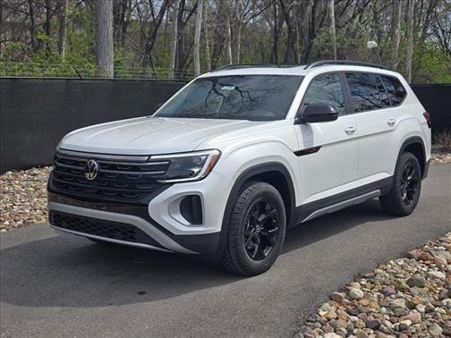 Opal White Pearl 2026 Volkswagen Atlas 2.0T Peak Edition