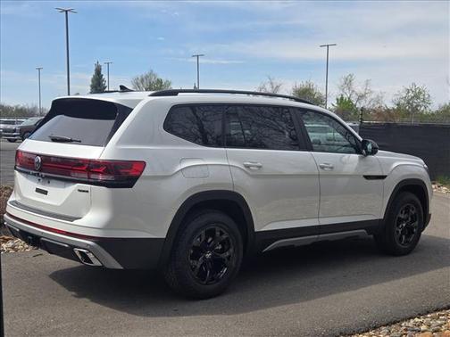 Opal White Pearl 2026 Volkswagen Atlas 2.0T Peak Edition