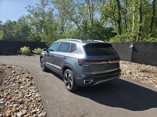 Platinum Gray Metallic 2026 Volkswagen Taos 1.5T SE