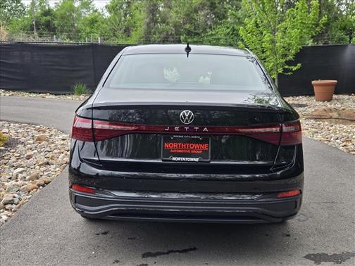 Deep Black Pearl 2026 Volkswagen Jetta 1.5T S