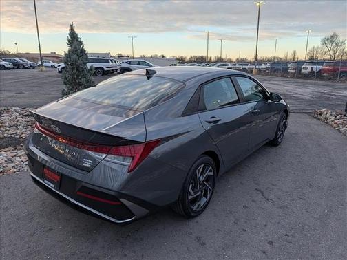 2025 Hyundai ELANTRA HEV SEL