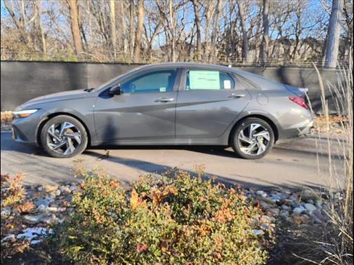2025 Hyundai ELANTRA HEV SEL
