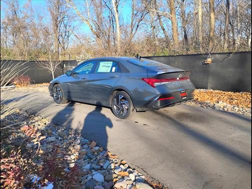 2025 Hyundai ELANTRA HEV SEL