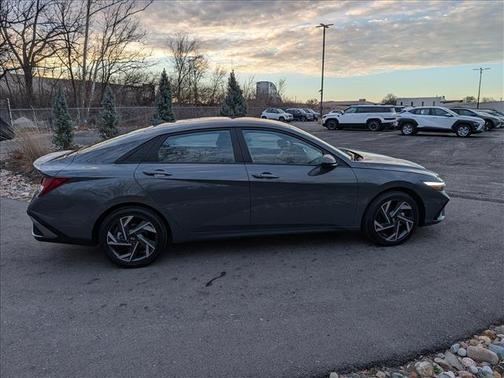 2025 Hyundai ELANTRA HEV SEL