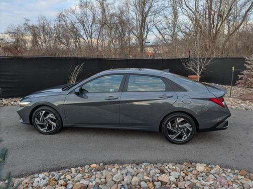 2025 Hyundai ELANTRA HEV SEL