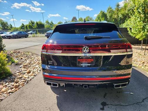 2024 Volkswagen Atlas Cross Sport 2.0T SEL R-Line