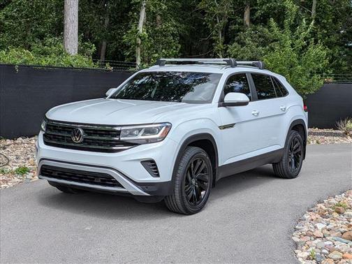 Pure White 2023 Volkswagen Atlas Cross Sport 3.6L V6 SE w/Technology