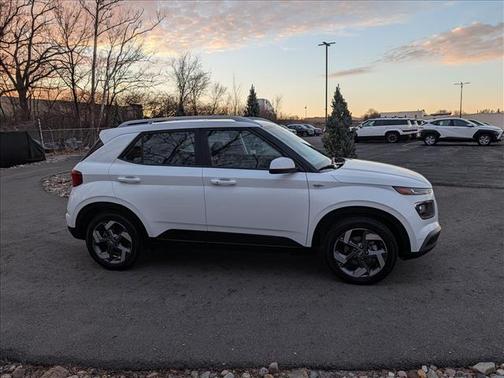 2025 Hyundai VENUE SEL