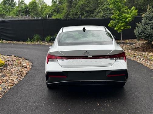 2025 Hyundai ELANTRA HEV Limited