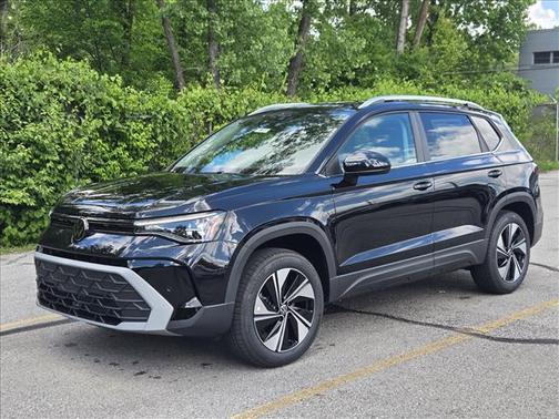 Deep Black Pearl 2026 Volkswagen Taos 1.5T SE