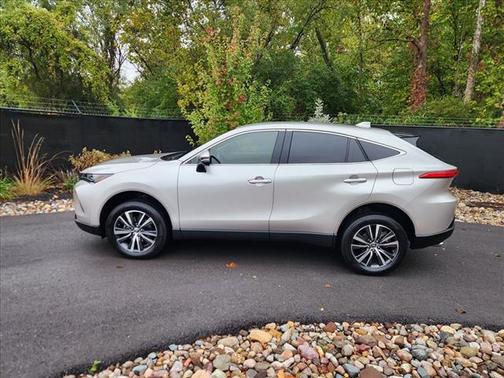 2022 Toyota Venza LE