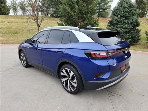 Photo 3 of 42 of 2021 Volkswagen ID.4 Pro S